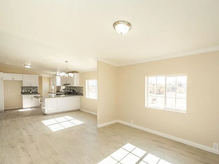 521 W Shady Ln — Photo 18
