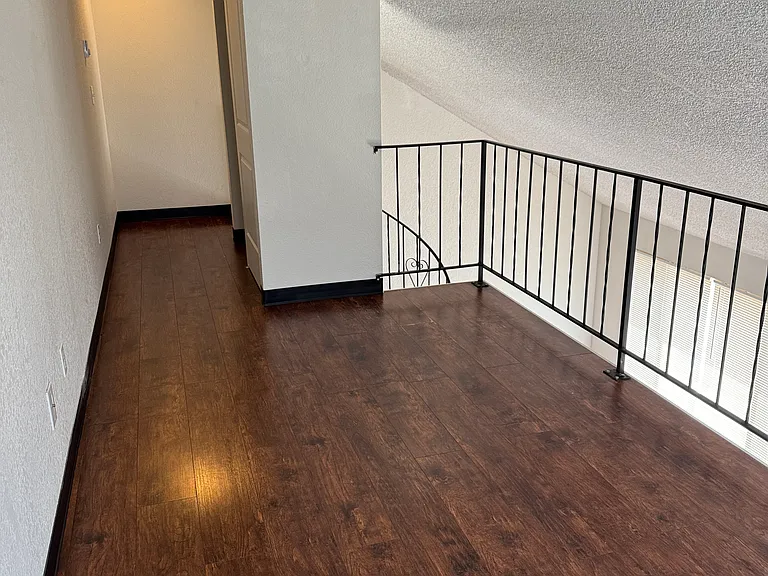 1025 W Entiat Ave #D16 — Photo 16