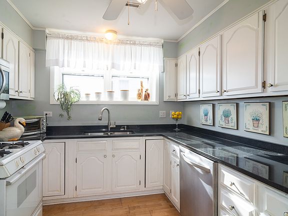 4th image of 25921 W Elmwood Ave