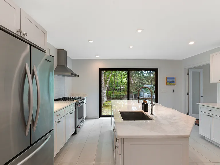 122 Lynn Ave — Photo 9