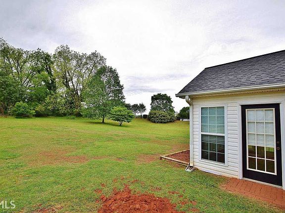 3rd image of 62 Meadowcreek Dr