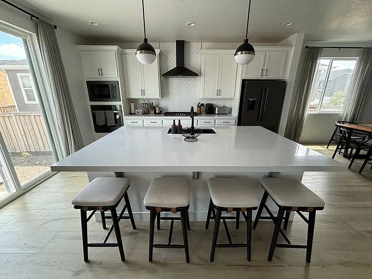 5374 N Lindbergh Ln — Photo 2