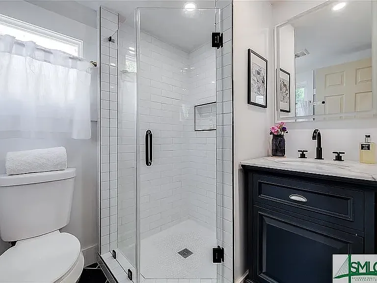 528 E Gordon Ln — Photo 11