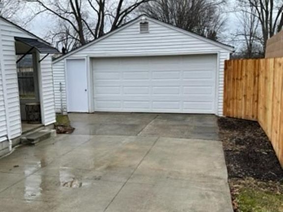 2nd image of 529 W Park Blvd