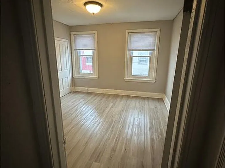 1226 W Firth St — Photo 3