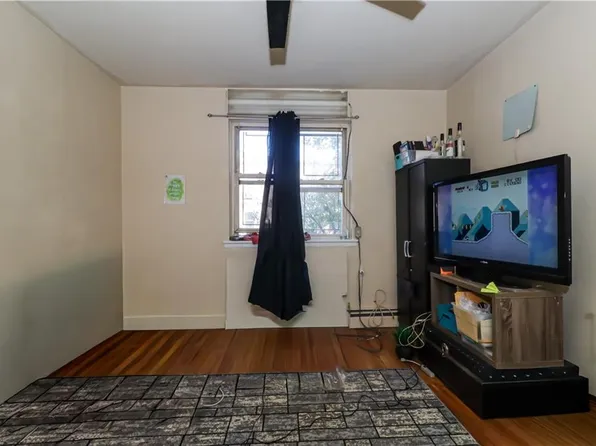 923 East 85th Street image 8 of 21