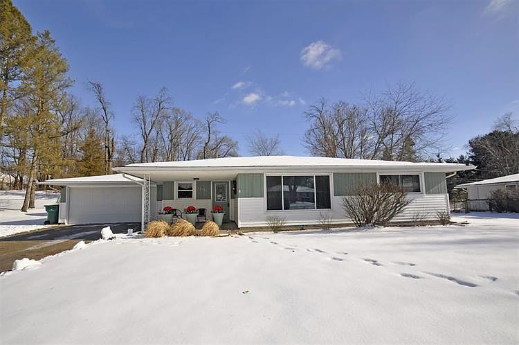 1st image of 52916 Highland Dr