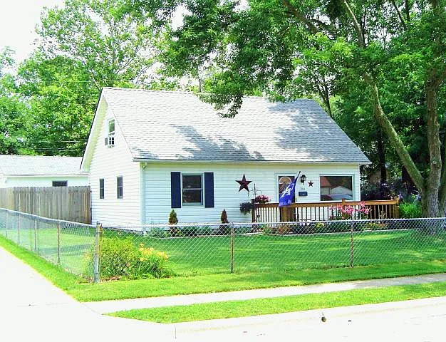910 Exeter Rd photo 1