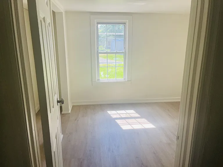 210 Downey St — Photo 4