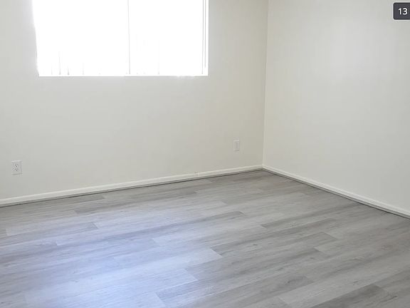 3rd image of 121 E Live Oak St #11301856
