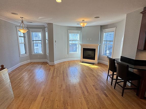 4th image of 90 Emerson St #3