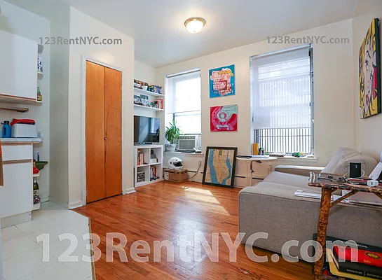 Rented by Chartwell Manhattan Realty | media 17