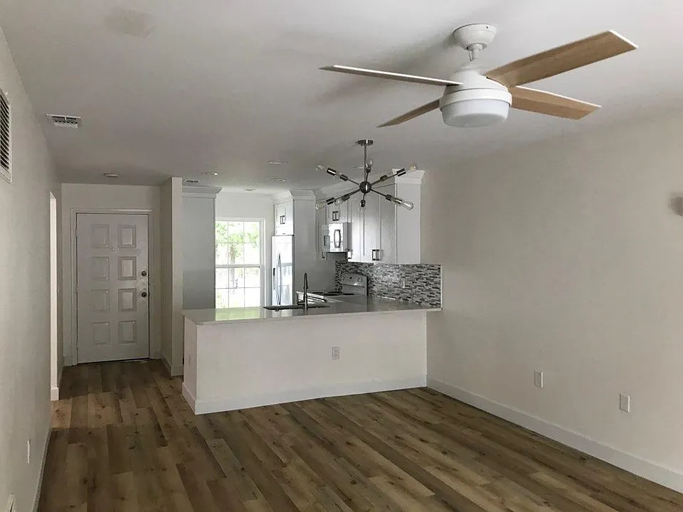 341 Cambria Ct
