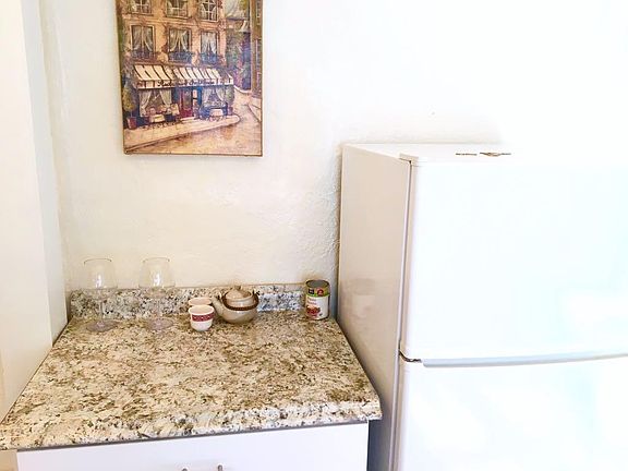 4th image of 186 Waterman St APT 15