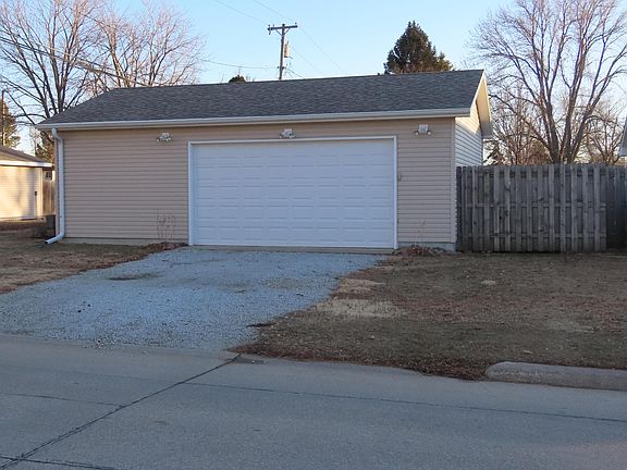 2nd image of 825 N St
