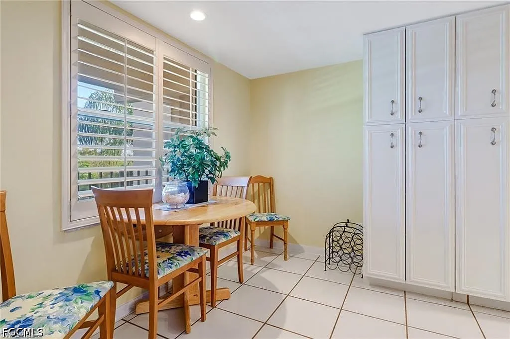 2 bed, 2.0 bath, 1069 sqft, $5,000 — Photo 3