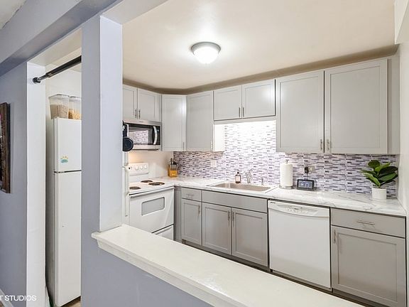 5th image of 502 E Spruce Dr APT 1B