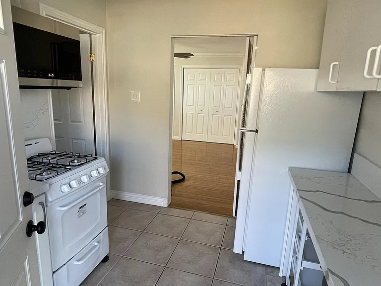 5138 W 141st St #A — Photo 11