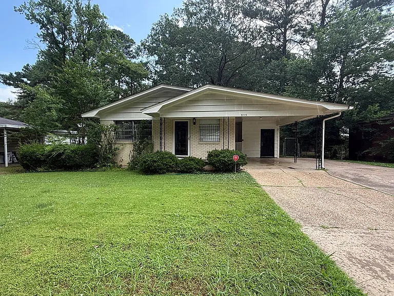 9115 Oak Grove Ln — Photo 1