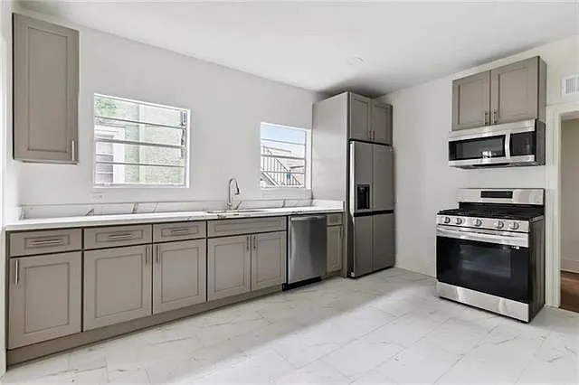 2425 Soniat St — Photo 6