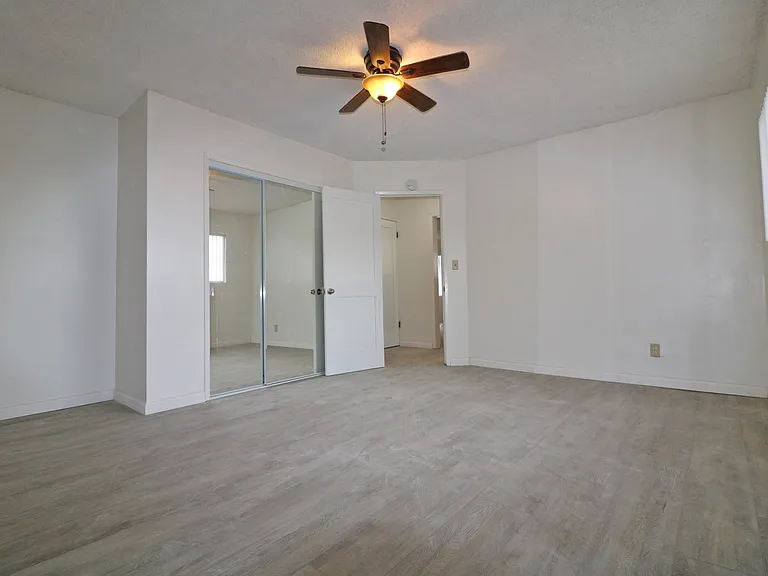 4760 Kansas St — Photo 7
