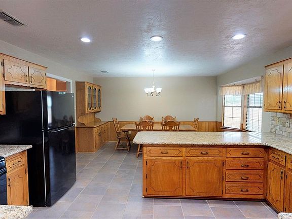 3rd image of 209 Country Ln