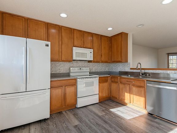 5th image of 5039 Evergreen Dr N Unit 2