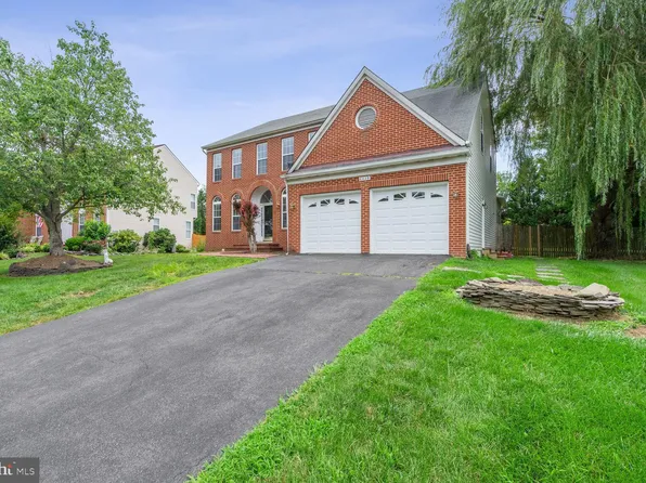 6409 Guard Mount Ct, Centreville, VA 20121