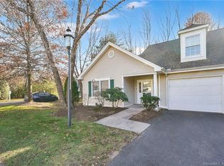 10 Henley Way #10, West Hartford, CT 06117