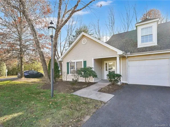 10 Henley Way #10, West Hartford, CT 06117