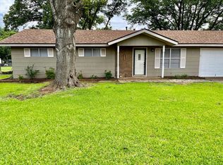 603 W Burbank St, Fredericksburg, TX 78624