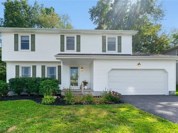 659 Dorchester Dr, Hubbard, OH 44425