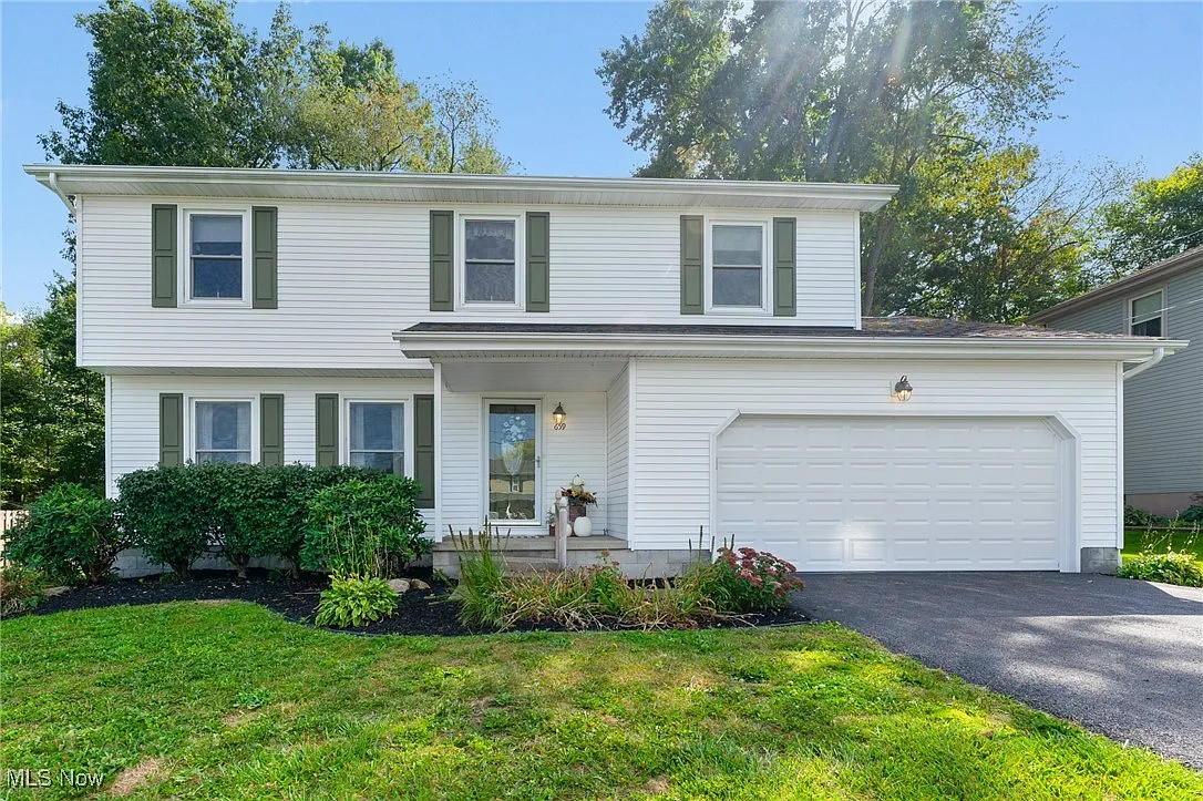 659 Dorchester Dr photo 1