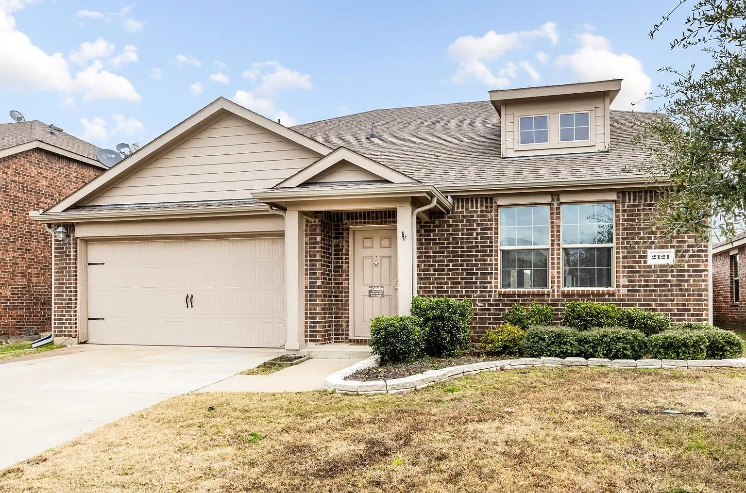 4 bed, 2.5 bath, 2119 sqft, $2,100 — Photo 1