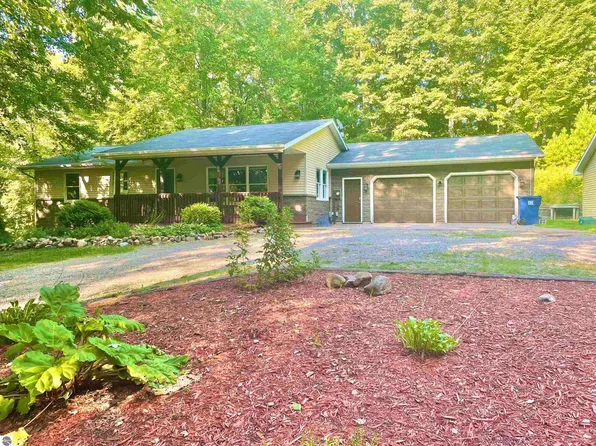 972 Peninsula Dr, Lake Isabella, MI 48893