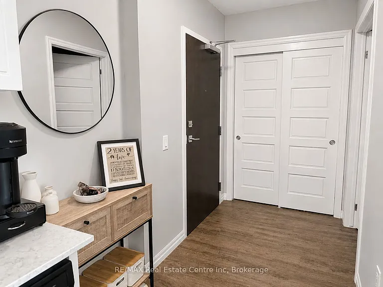 35 Kingsbury Sq #322 — Photo 4