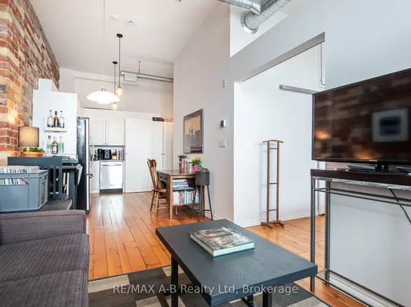 66 Wellington St #201, Stratford, ON N5A 2L2