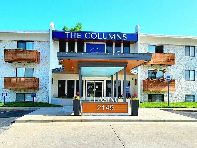 The Columns Apartments — Photo 8