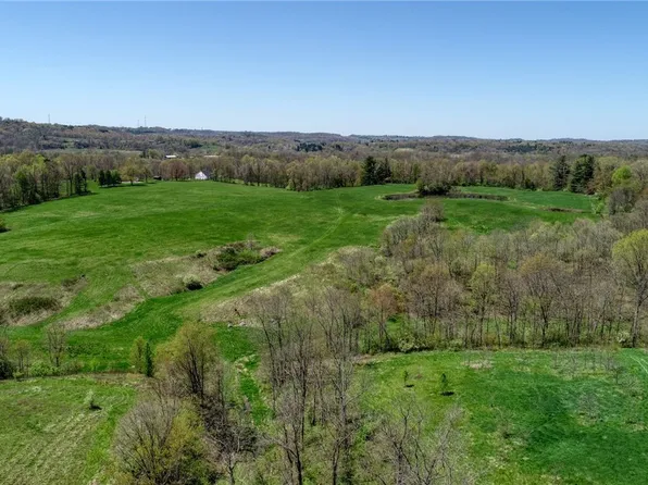 Sampson Rd, Cambridge, OH 43725