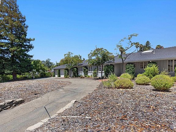3rd image of 16 Crest Estate Dr