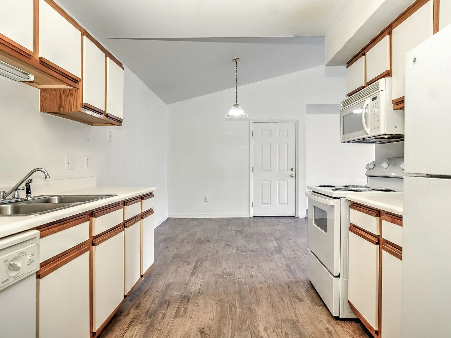 3 bed, 1300 sqft, $1,185 — Photo 4