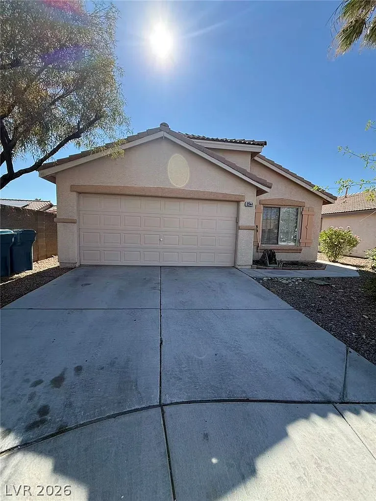 3 bed, 2.0 bath, 1521 sqft, $1,975 — Photo 1