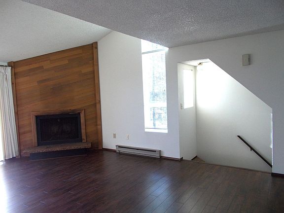 5th image of 2143 Eastview Pl #C
