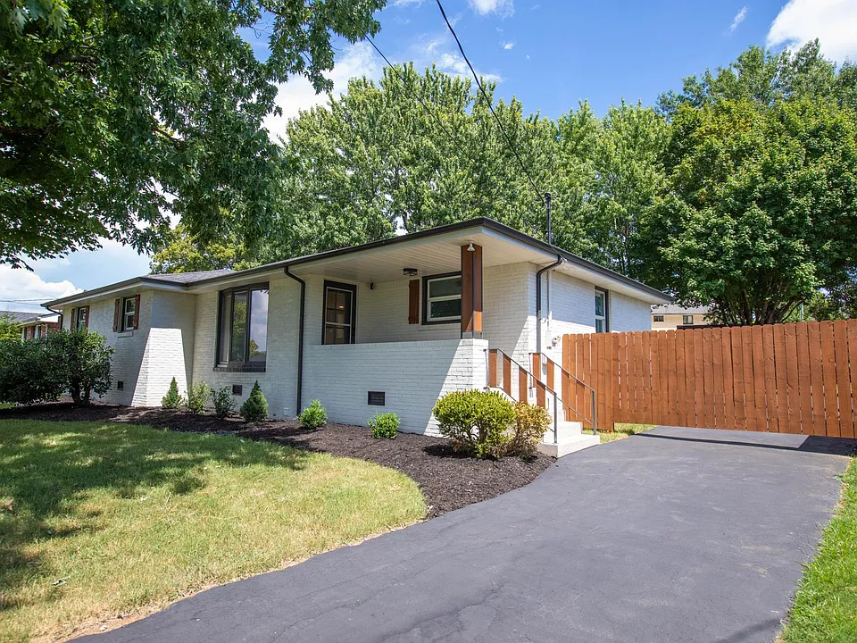 204 Weldon Dr