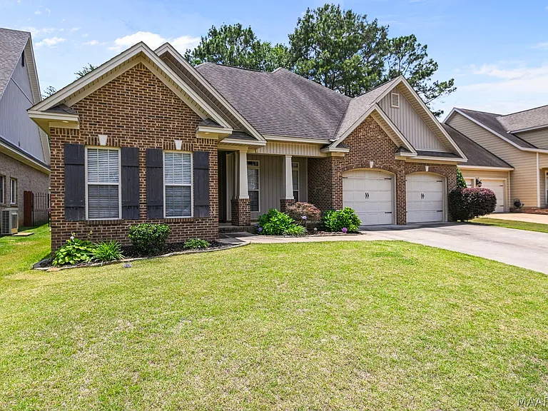 1694 Pebble Creek Dr — Photo 2