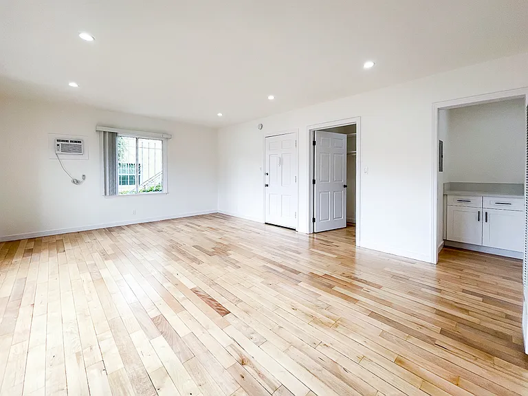 5701 San Vicente Blvd #1 — Photo 5