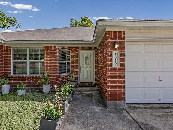 3rd image of 1313 Laurelleaf Dr