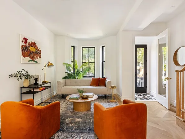 174 Hall St, Brooklyn, NY 11205