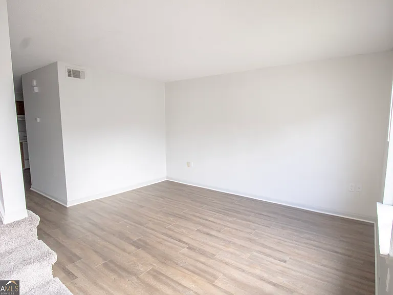 251 Knight Dr #10 — Photo 4