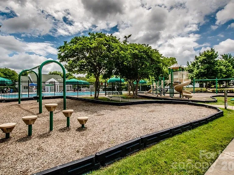 11133 Aprilia Ln — Photo 28